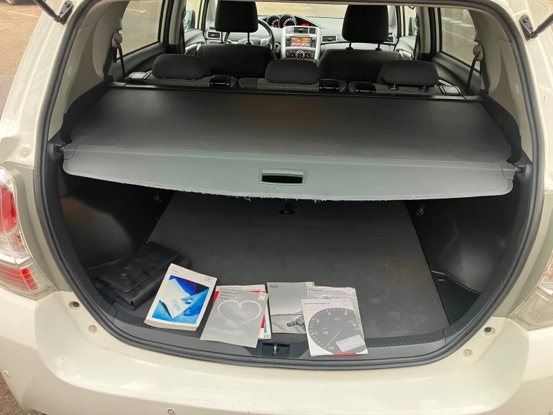 Toyota Verso 1.8/147к.с., снимка 11 - Автомобили и джипове - 53218431