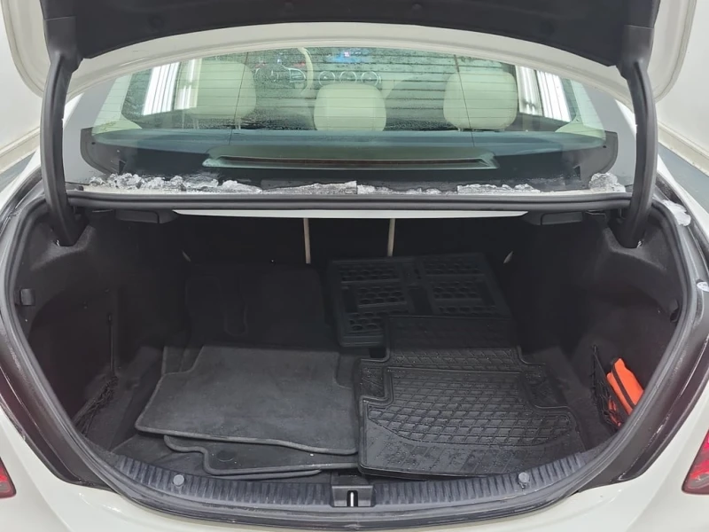 Mercedes-Benz C 300 * CARFAX * ЦЕНА ДО БГ, снимка 16 - Автомобили и джипове - 53426479