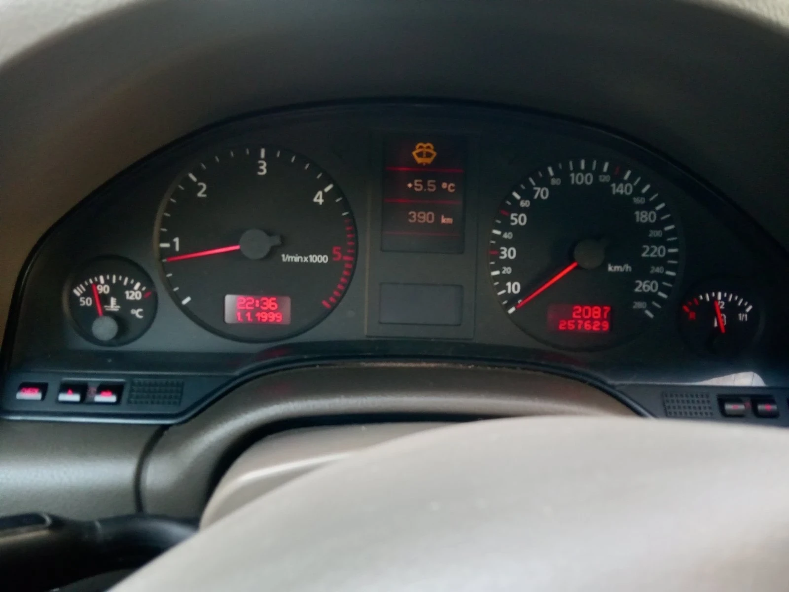 Audi A8 2, 5 TDI V6 - изображение 7