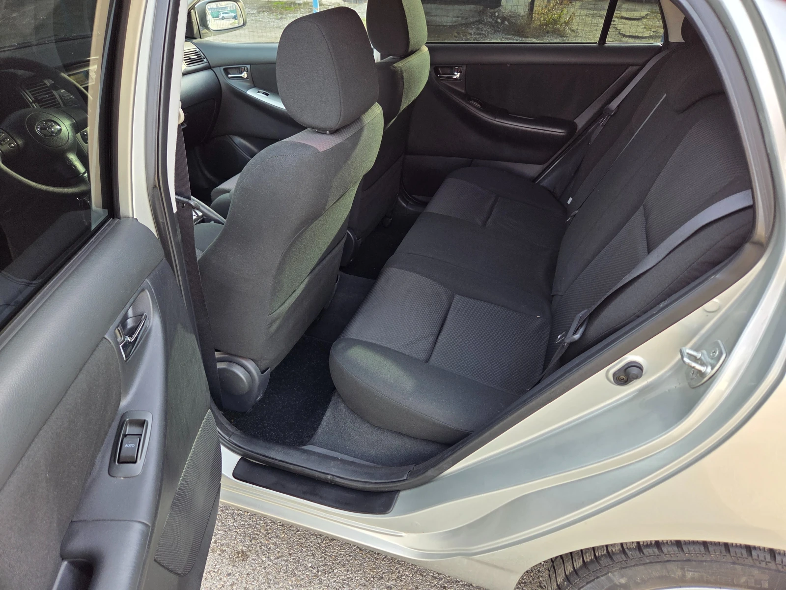 Toyota Corolla 1.4D-4D 90Hp Automatic Hatchback 5dr Euro4 - изображение 10