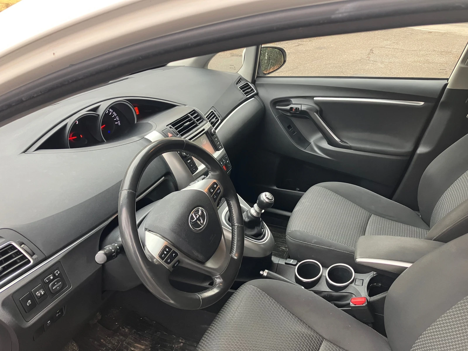 Toyota Verso 1.8/147к.с. - изображение 5