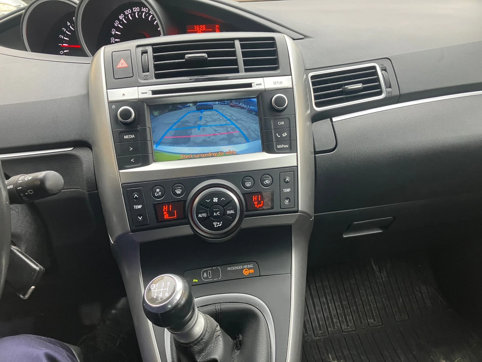 Toyota Verso 1.8/147к.с. - изображение 8