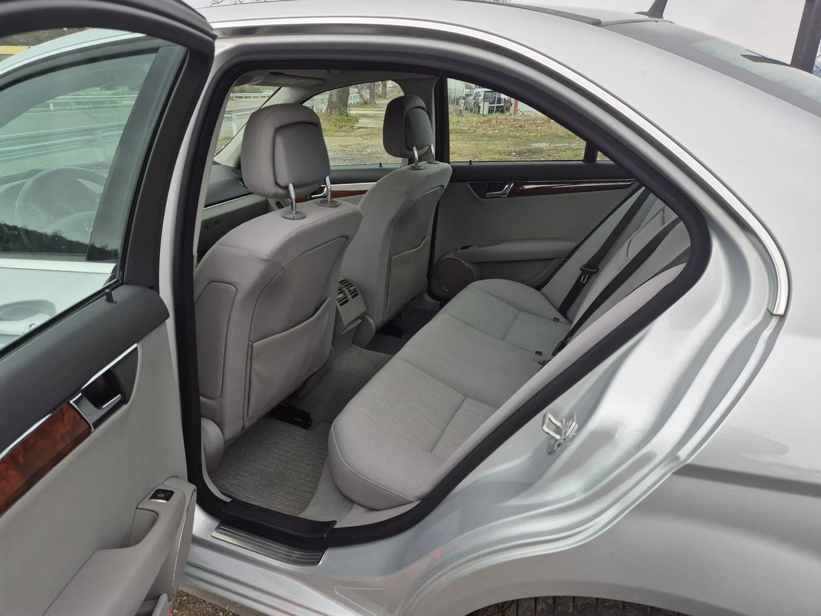 Mercedes-Benz C 200 KOMPR/AVTOMATIC, снимка 11 - Автомобили и джипове - 54259683