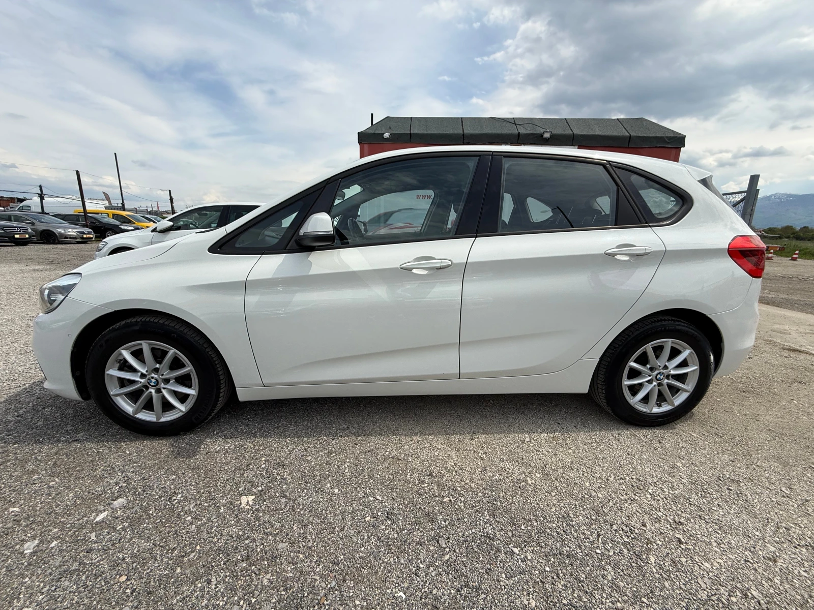 BMW 216 d Active Tourer* АВТОМАТ* НАВИГАЦИЯ* ЕВРО 6Б, снимка 7 - Автомобили и джипове - 54386302