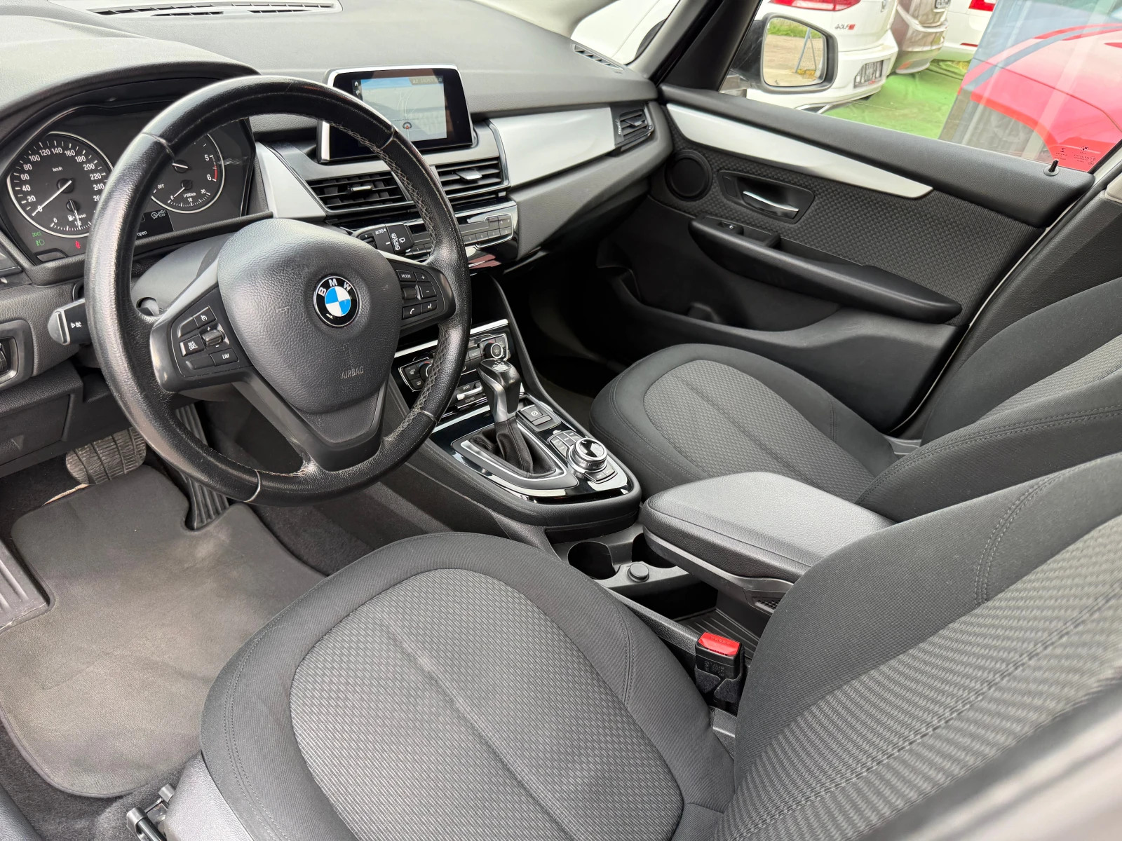 BMW 216 d Active Tourer* АВТОМАТ* НАВИГАЦИЯ* ЕВРО 6Б, снимка 9 - Автомобили и джипове - 54386302