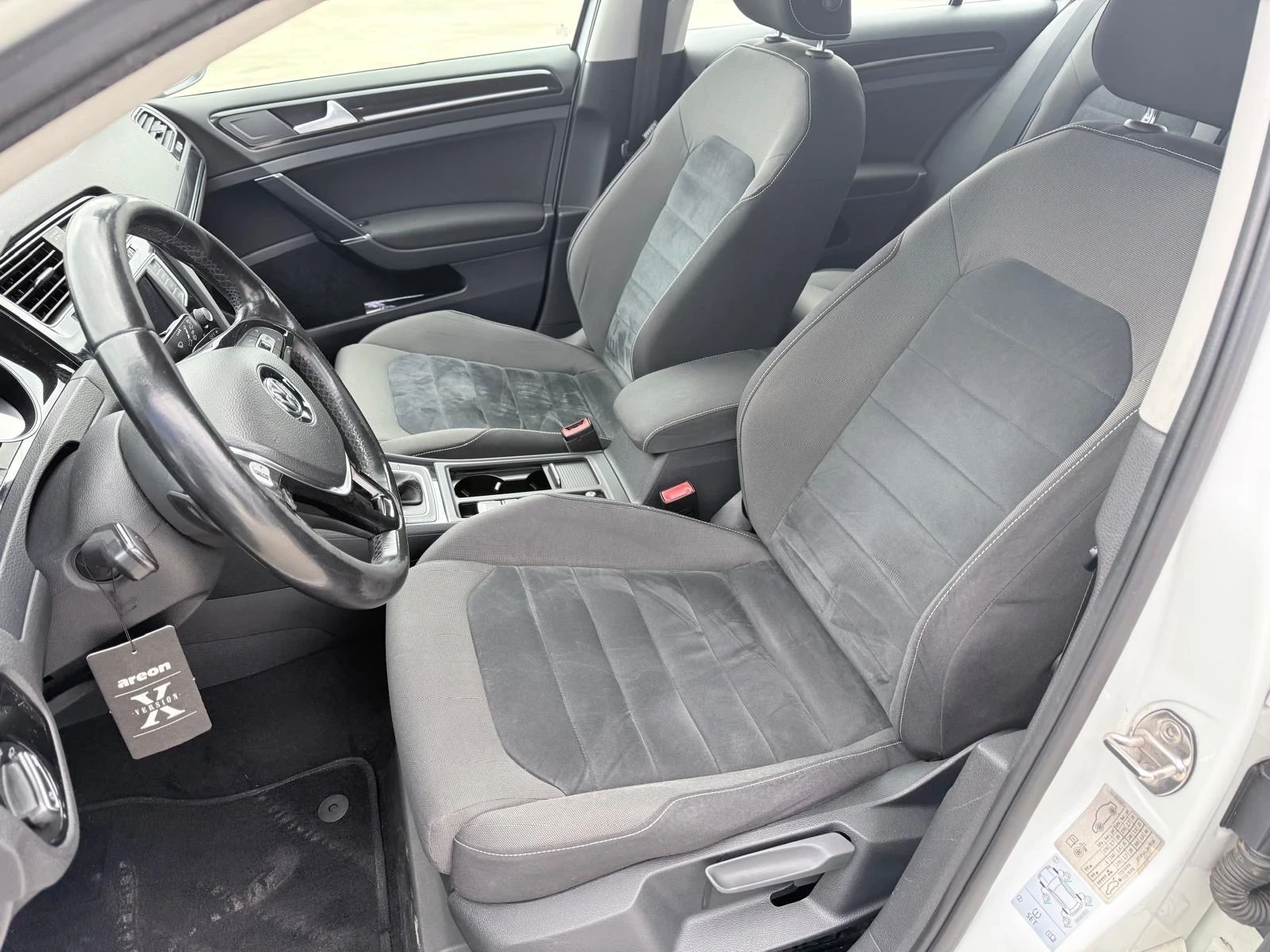 VW Golf 2.0 TDI, снимка 9 - Автомобили и джипове - 54712806