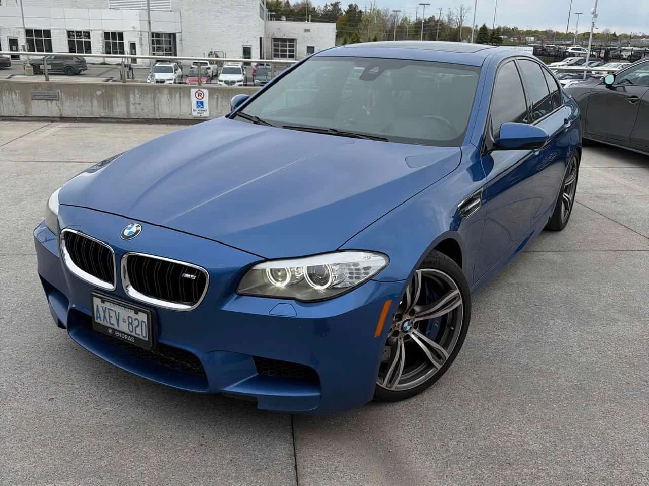 BMW M5 * 4dr Sdn * CARFAX * ЦЕНА ДО БГ