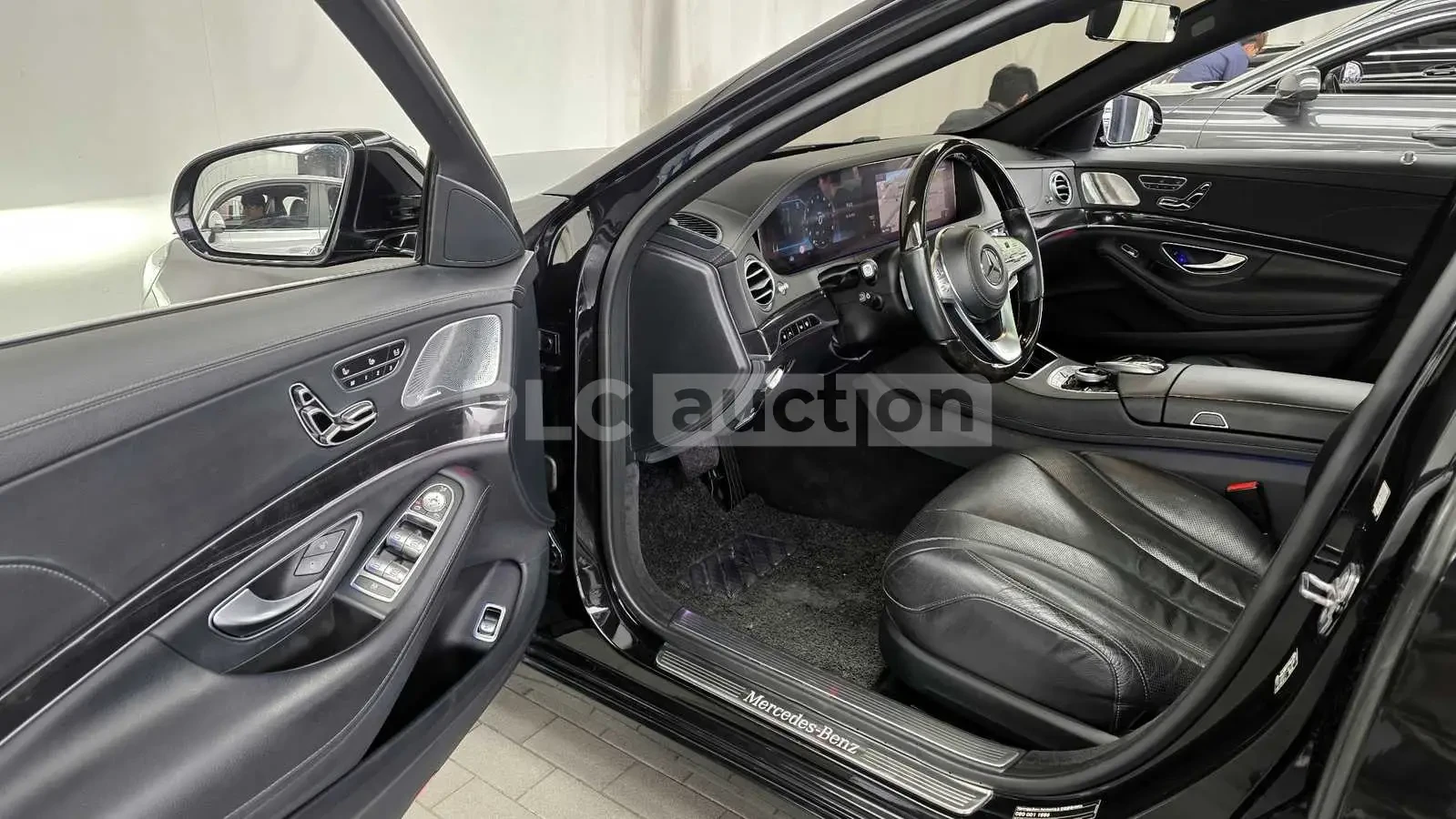 Mercedes-Benz S 450 4MATIC/ОБДУХВАНЕ/ПАНОРАМА/BURMESTER/360, снимка 4 - Автомобили и джипове - 54738967