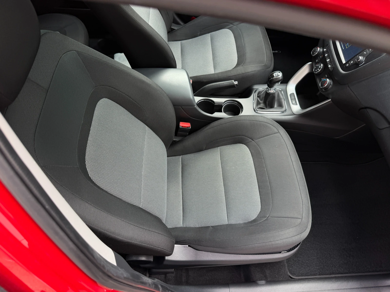 Kia Ceed 1.4I* 100к.с* СЕРВИЗНА КНИЖКА С ПЪЛНА ИСТОРИЯ, снимка 15 - Автомобили и джипове - 54900879