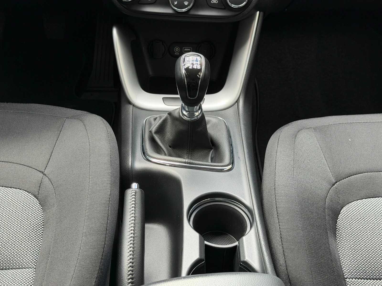 Kia Ceed 1.4I* 100к.с* СЕРВИЗНА КНИЖКА С ПЪЛНА ИСТОРИЯ, снимка 10 - Автомобили и джипове - 54900879