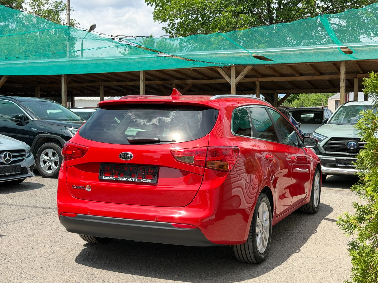 Kia Ceed 1.4I* 100к.с* СЕРВИЗНА КНИЖКА С ПЪЛНА ИСТОРИЯ, снимка 3 - Автомобили и джипове - 54900879