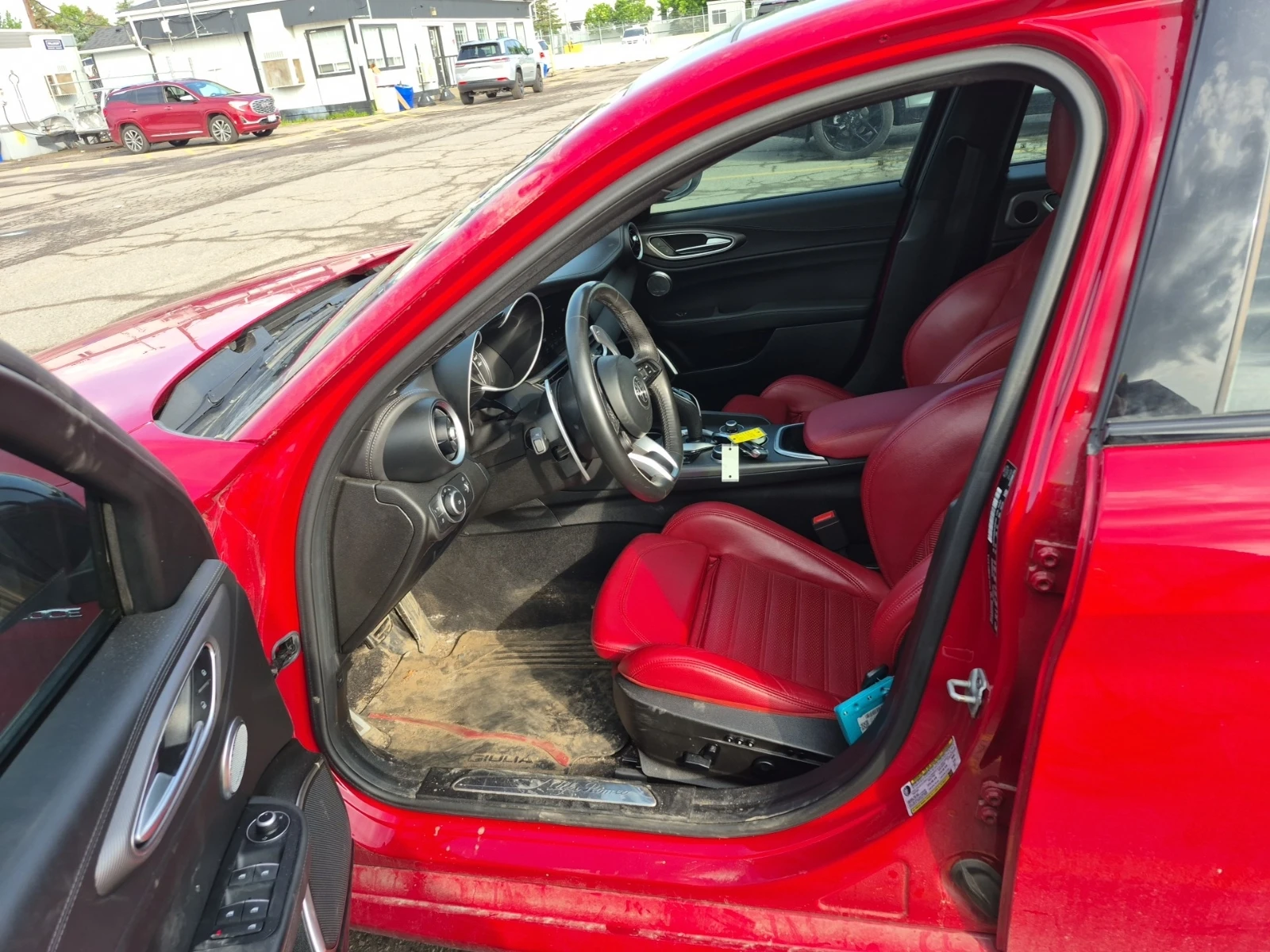 Alfa Romeo Giulia VELOCE/AWD/H&K/Distronic/RED Interior, снимка 9 - Автомобили и джипове - 54978275