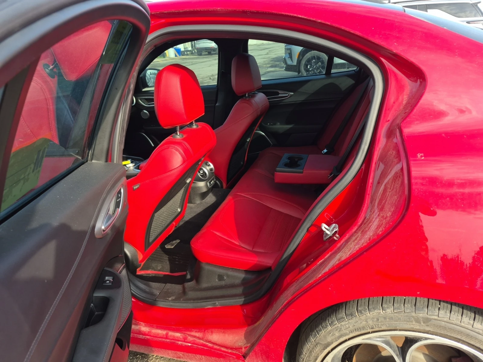 Alfa Romeo Giulia VELOCE/AWD/H&K/Distronic/RED Interior, снимка 10 - Автомобили и джипове - 54978275