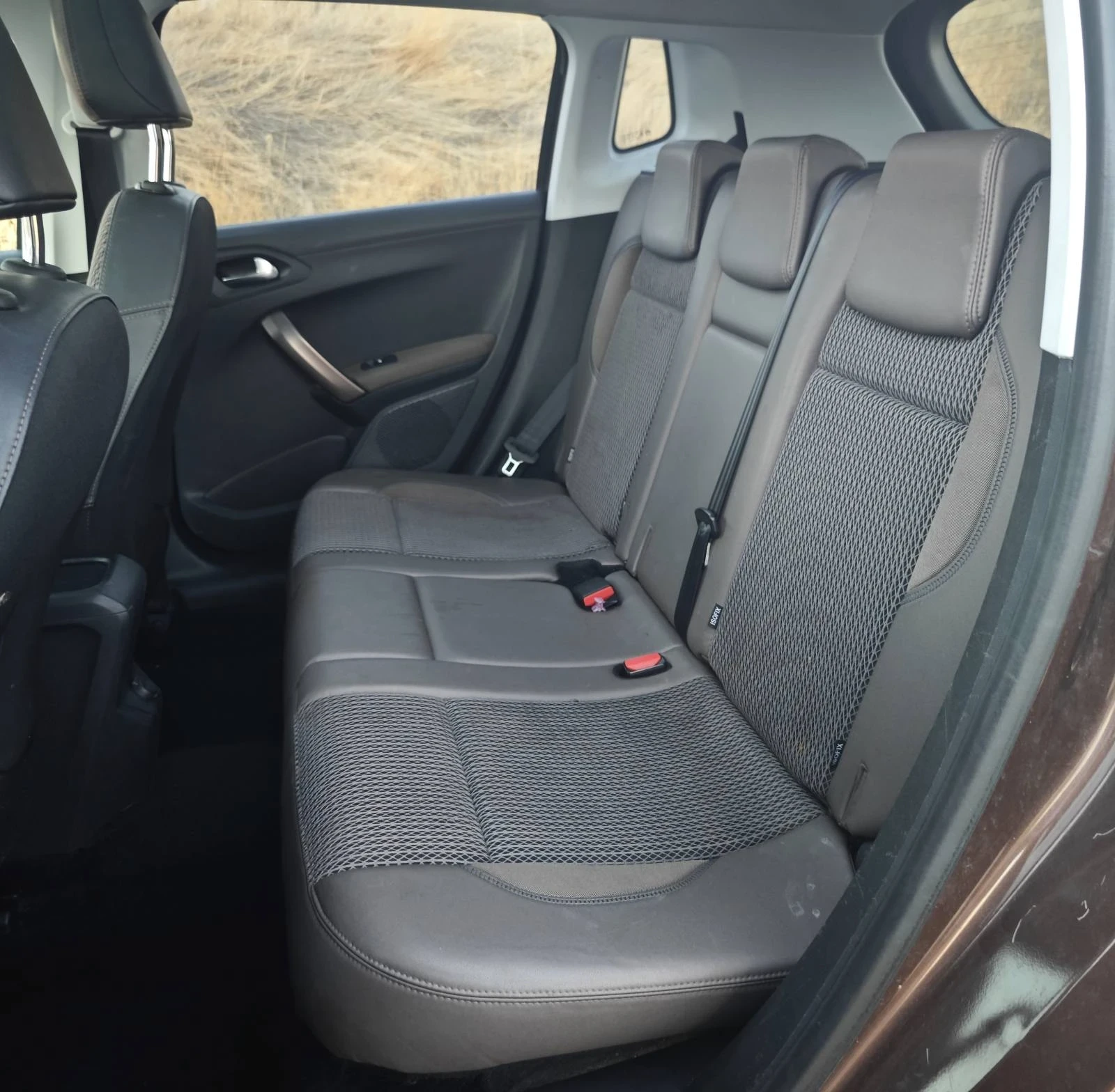 Peugeot 2008 1.6 hdi  Автомат , снимка 8 - Автомобили и джипове - 55944618