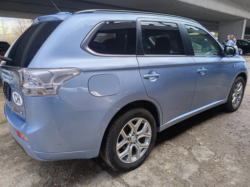 Mitsubishi Outlander 2.0 i 4 &#215; 4 PHEV, снимка 4 - Автомобили и джипове - 52478725