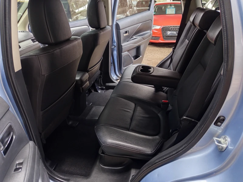 Mitsubishi Outlander 2.0 i 4 &#215; 4 PHEV, снимка 8 - Автомобили и джипове - 52478725