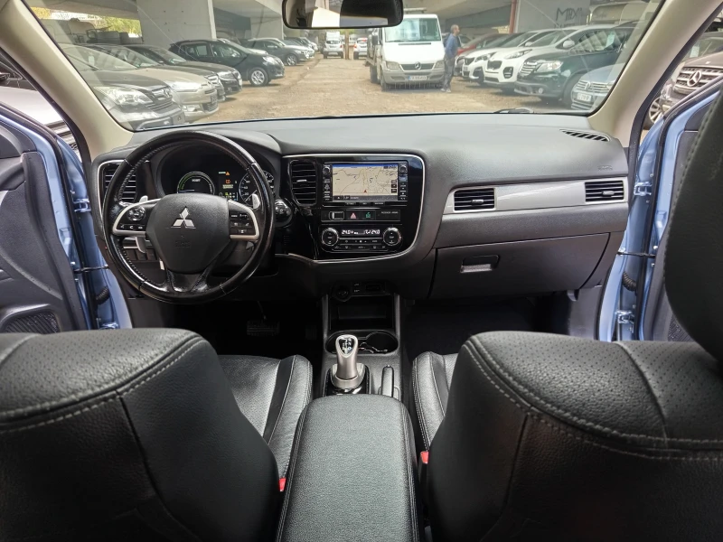 Mitsubishi Outlander 2.0 i 4 &#215; 4 PHEV, снимка 10 - Автомобили и джипове - 52478725