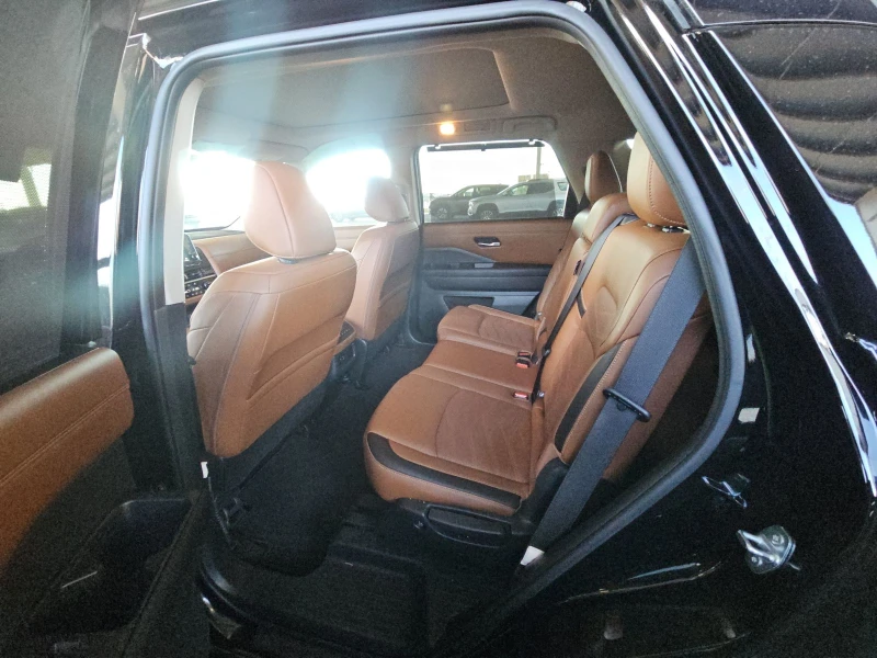 Nissan Pathfinder PLATINUM 3.5L ОБДУХВАНЕ/ПОДГРЕВИ/DISTRONIC/FULL, снимка 13 - Автомобили и джипове - 53232616