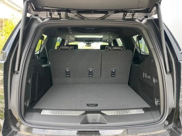 Chevrolet Suburban 6.2 V8 HIGH COUNTRY/FACELIFT/HUD/PANO/TV/7- | Mobile.bg   12