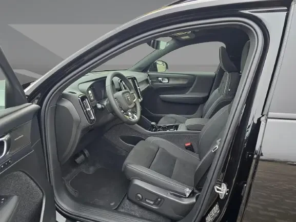 Volvo EX40 = Performance = Гаранция, снимка 6 - Автомобили и джипове - 54179416