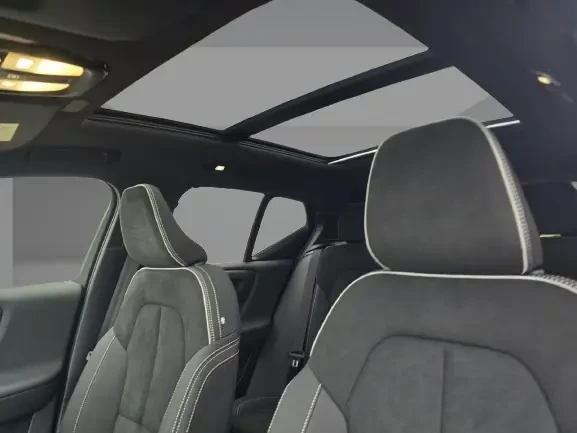 Volvo EX40 = Performance = Гаранция, снимка 8 - Автомобили и джипове - 54179416