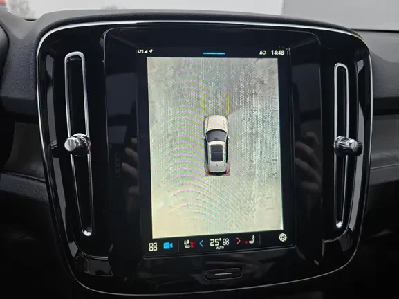 Volvo EX40 = Performance = Гаранция, снимка 10 - Автомобили и джипове - 54179416