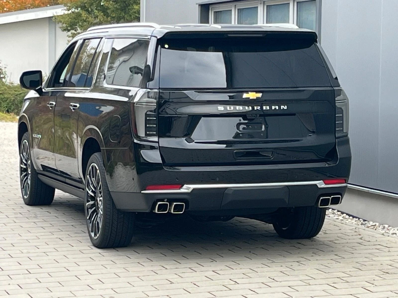 Chevrolet Suburban 6.2 V8 HIGH COUNTRY/FACELIFT/HUD/PANO/TV/7-МЕСТЕН - изображение 4