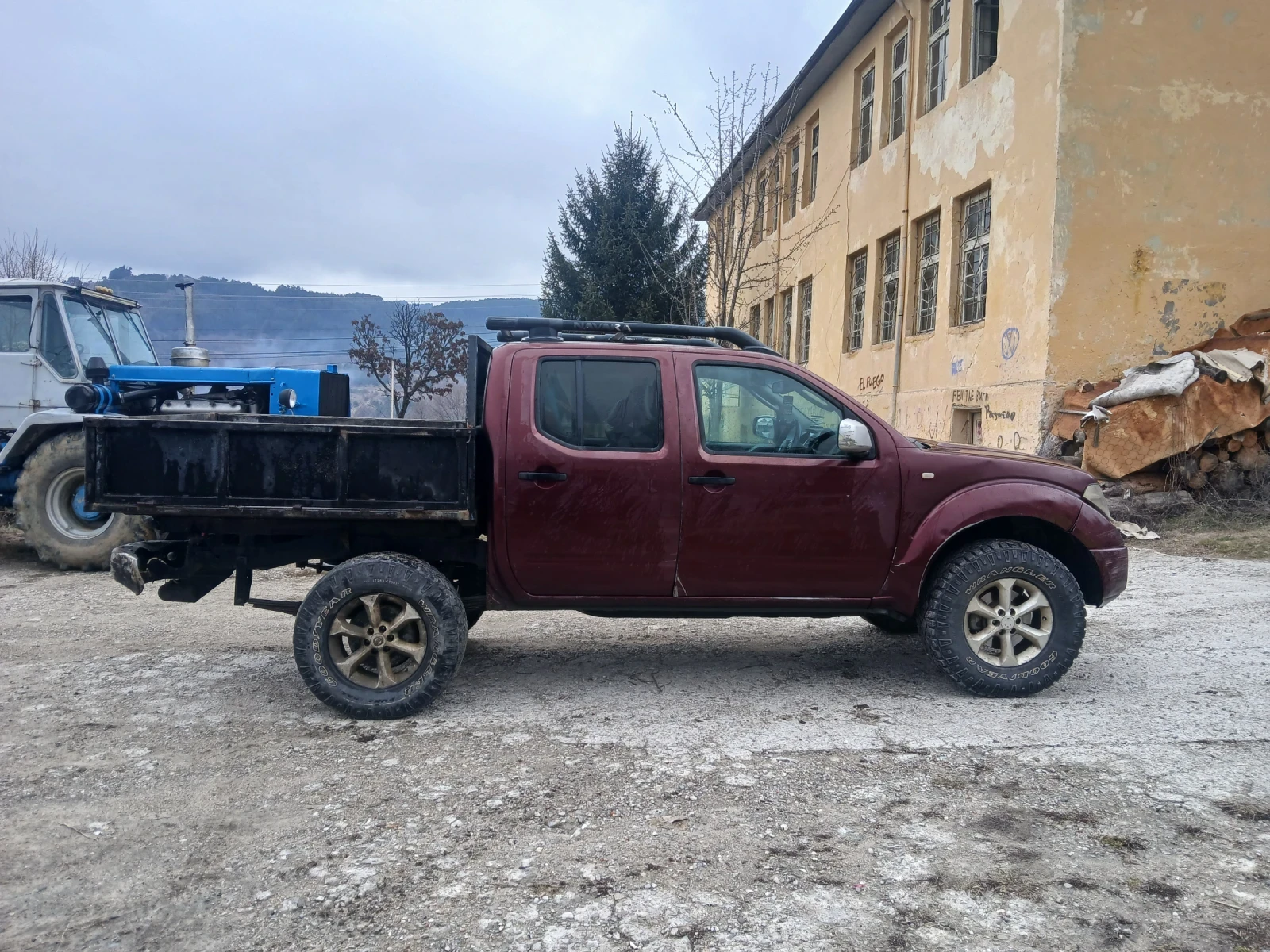 Nissan Navara Д40, снимка 2 - Автомобили и джипове - 53763212