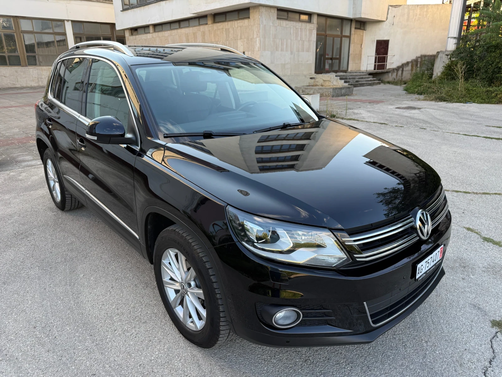 VW Tiguan 2.0 TSi / 4 MOTION / AUTOMATIC, снимка 2 - Автомобили и джипове - 56133302