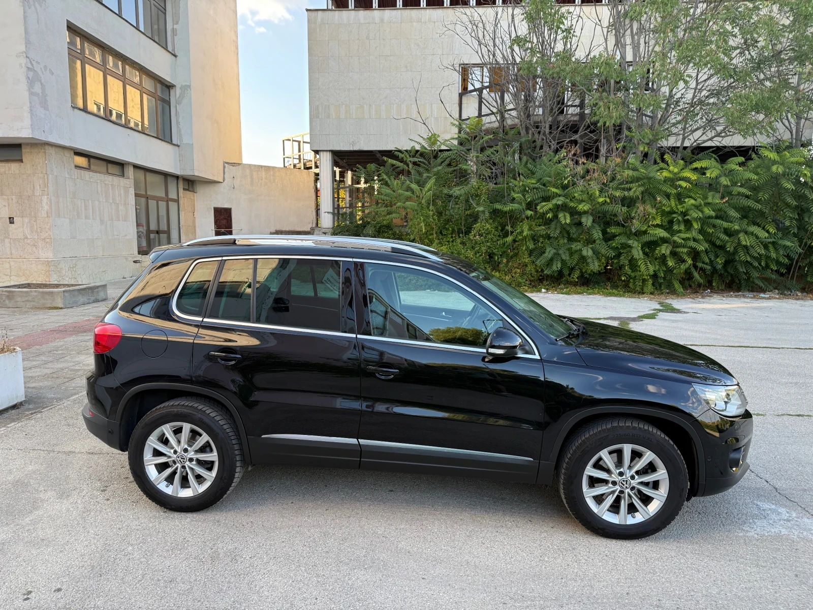 VW Tiguan 2.0 TSi / 4 MOTION / AUTOMATIC, снимка 3 - Автомобили и джипове - 56133302