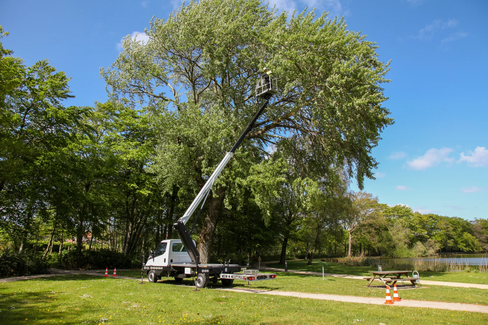 Автовишка Versalift 20м V-200, снимка 3 - Индустриална техника - 53861770