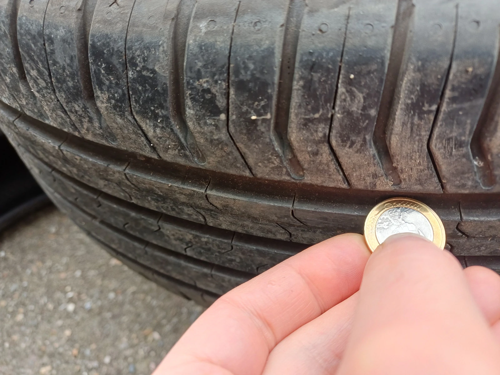 Гуми Летни 215/55R17, снимка 4 - Гуми и джанти - 54456553