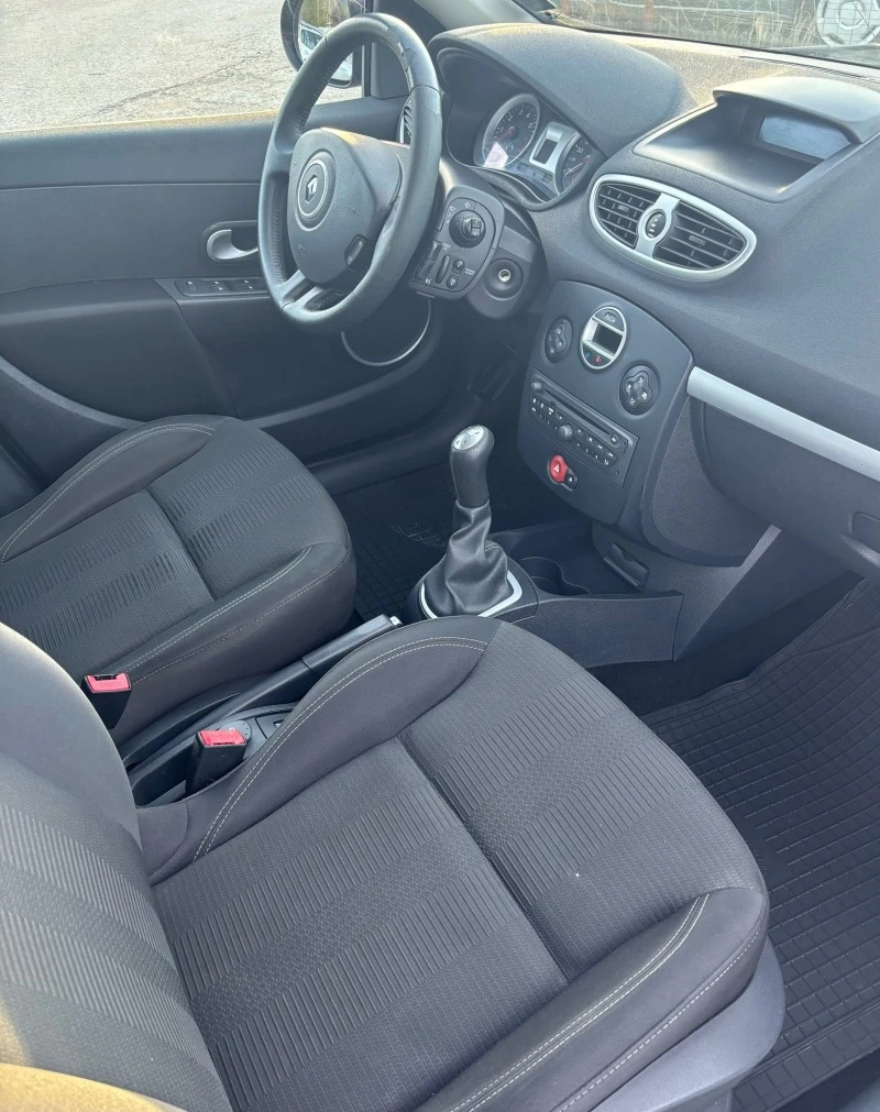 Renault Clio 1.2i, снимка 11 - Автомобили и джипове - 45001726