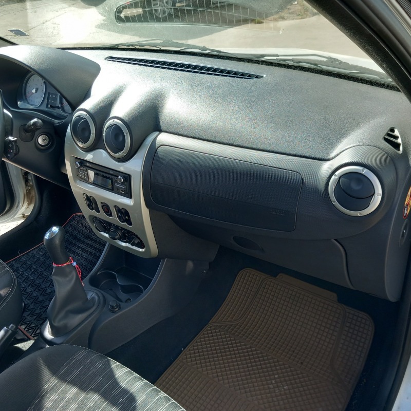 Dacia Logan, снимка 7 - Автомобили и джипове - 46394320