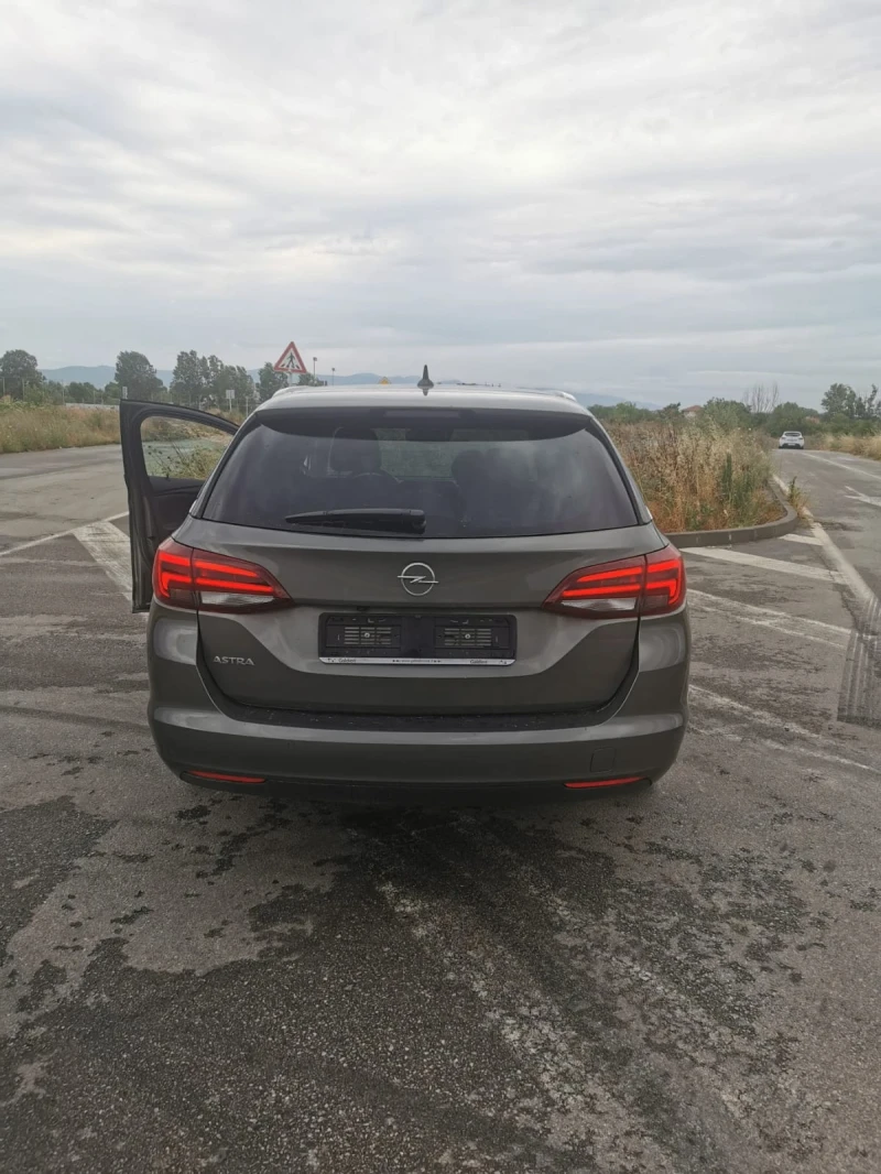 Opel Astra Комби, снимка 2 - Автомобили и джипове - 52499726