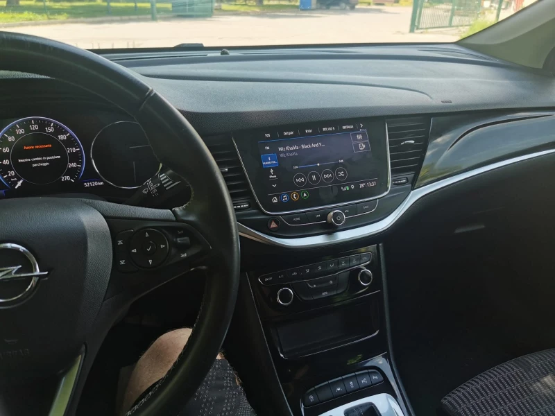 Opel Astra Комби, снимка 7 - Автомобили и джипове - 52499726