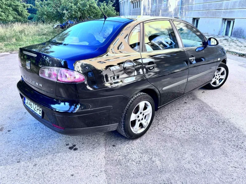 Seat Cordoba, снимка 4 - Автомобили и джипове - 52403676