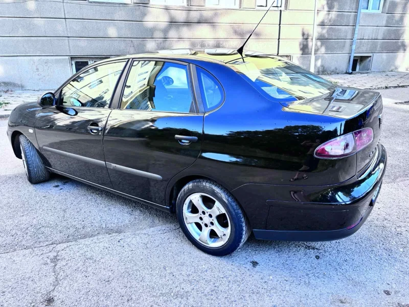 Seat Cordoba, снимка 6 - Автомобили и джипове - 52403676