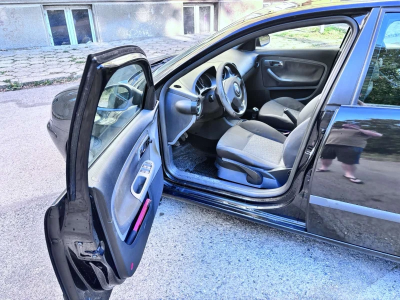 Seat Cordoba, снимка 11 - Автомобили и джипове - 52403676