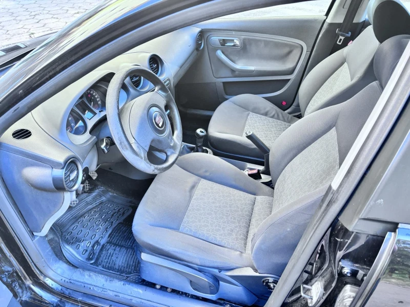 Seat Cordoba, снимка 9 - Автомобили и джипове - 52403676