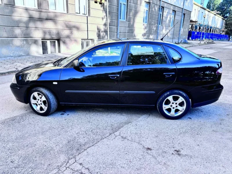 Seat Cordoba, снимка 5 - Автомобили и джипове - 52403676