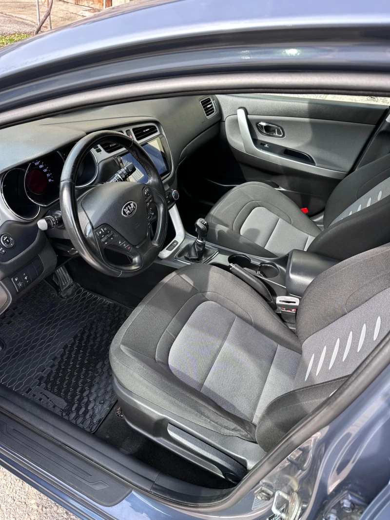 Kia Ceed 1.6. CRDI, снимка 7 - Автомобили и джипове - 53340559