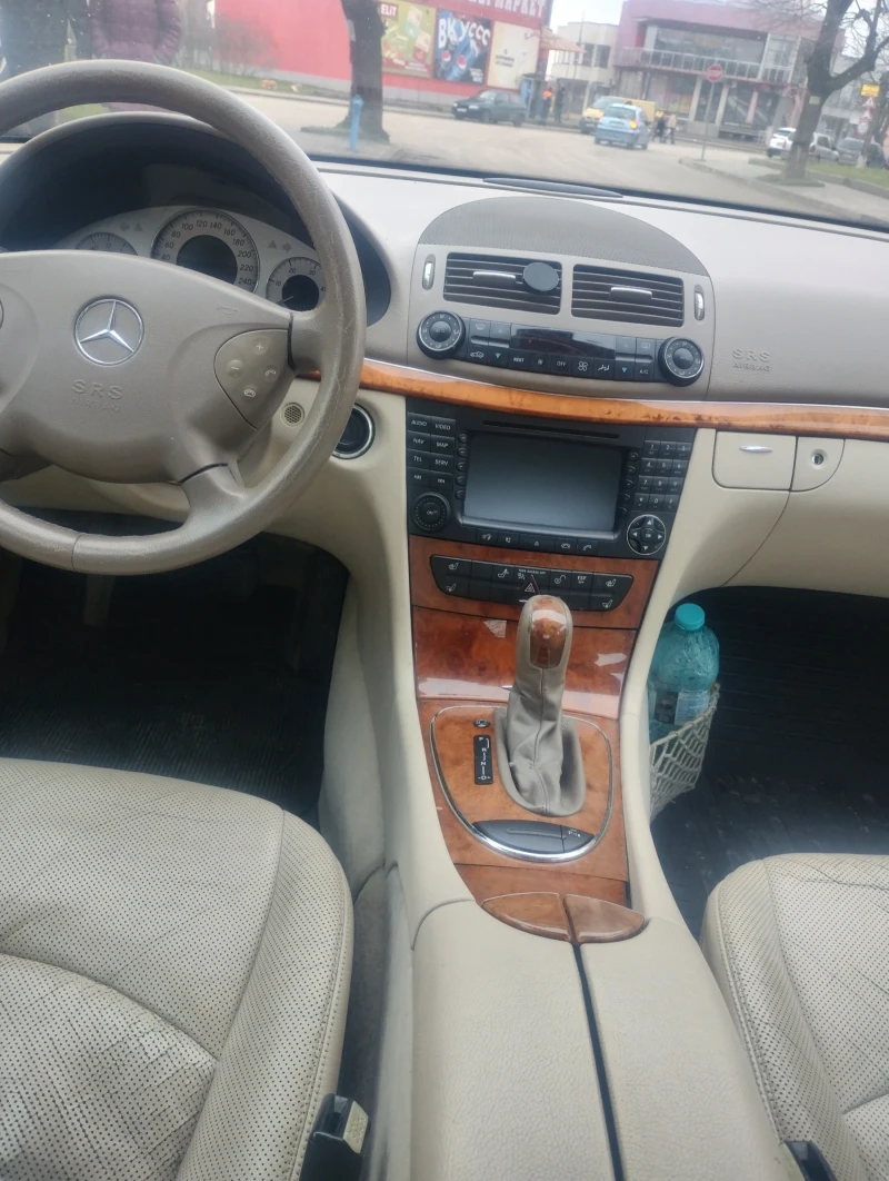Mercedes-Benz E 320, снимка 3 - Автомобили и джипове - 53400915