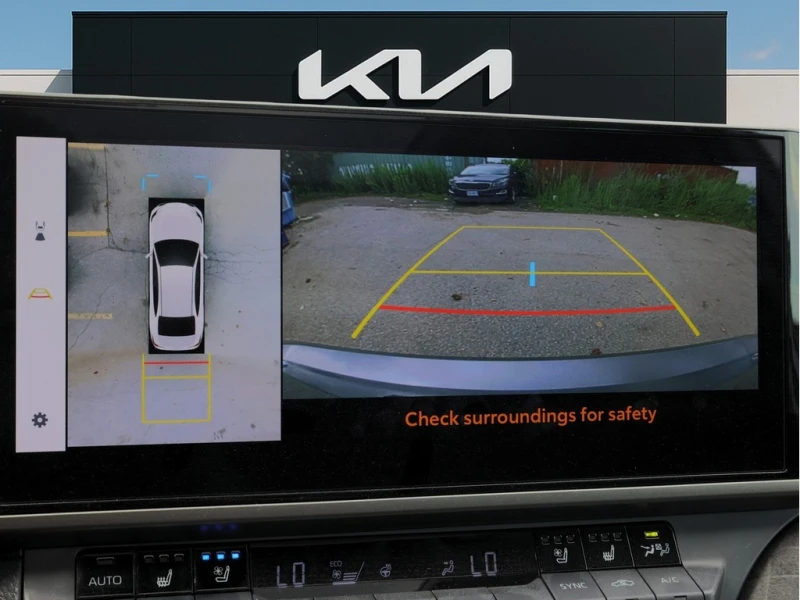 Toyota Camry XLE Hybrid AWD| Leather | Ventilated Seat | Pano R, снимка 16 - Автомобили и джипове - 53459669