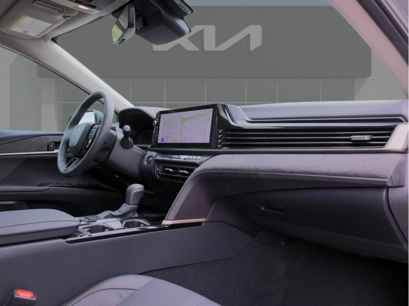 Toyota Camry XLE Hybrid AWD| Leather | Ventilated Seat | Pano R, снимка 11 - Автомобили и джипове - 53459669