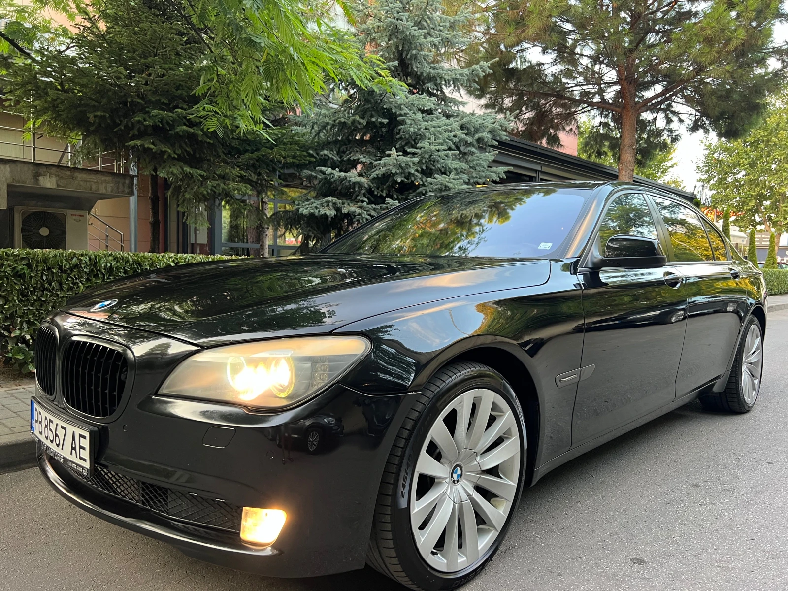 BMW 750 Li VAKUM/HEAD-UP/2xTV/NIGHT VISION/KAMERA/FULL MAX - [1] 