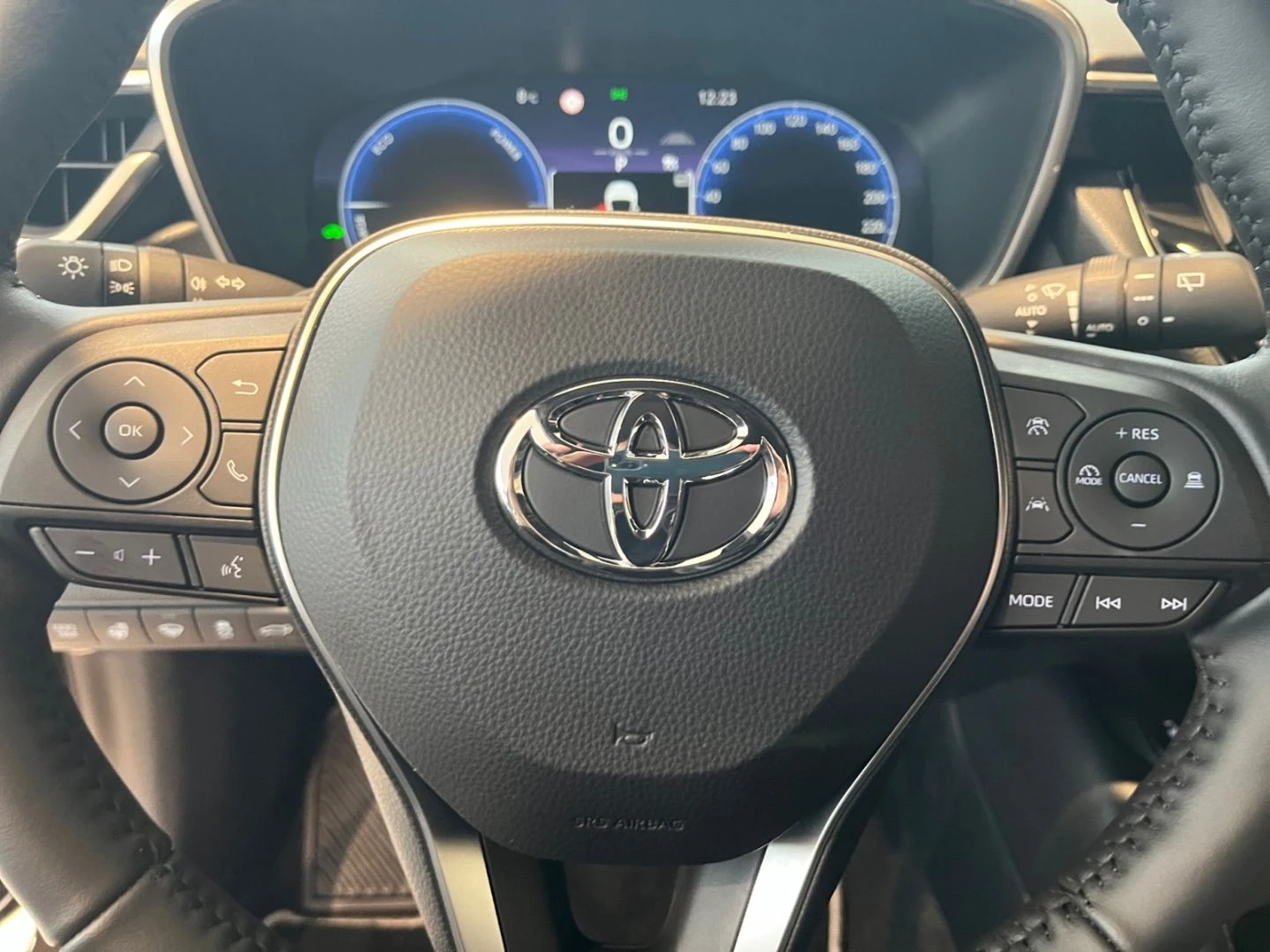 Toyota Corolla 2.0 HYBRID* TEAM D* LED* DISTR* CARPLAY* CAMERA*  - изображение 9