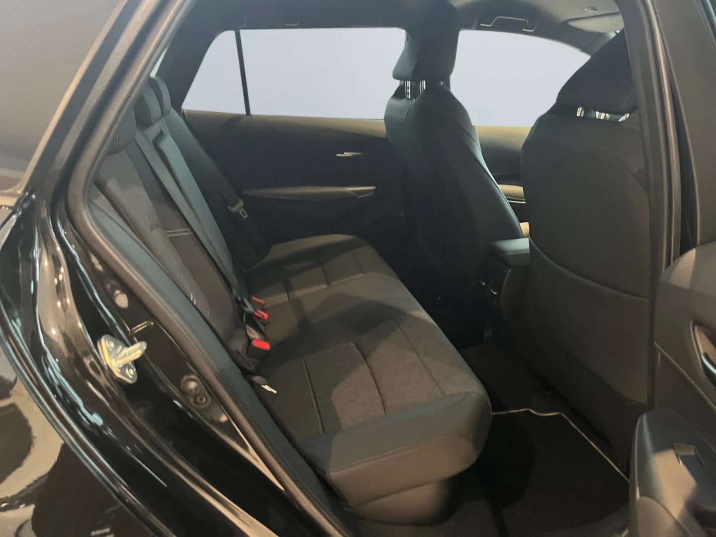 Toyota Corolla 2.0 HYBRID* TEAM D* LED* DISTR* CARPLAY* CAMERA*  | Mobile.bg   16