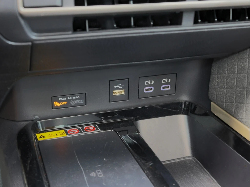 Toyota Camry XLE Hybrid AWD| Leather | Ventilated Seat | Pano R | Mobile.bg � ����������� 14