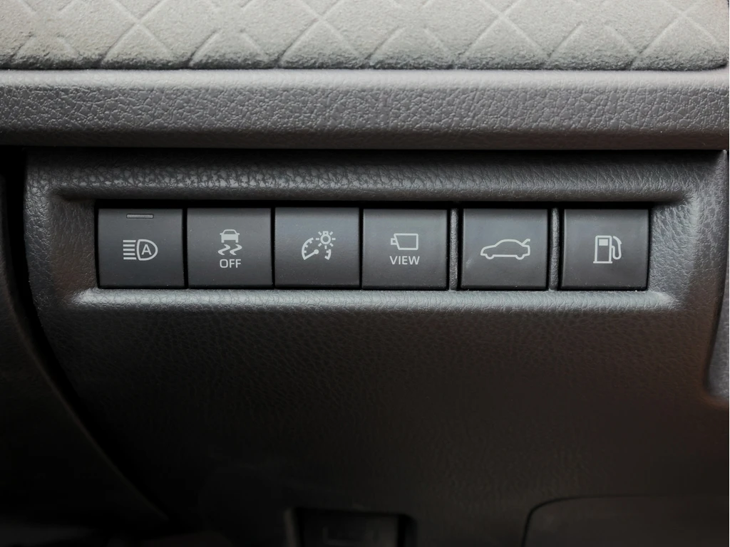 Toyota Camry XLE Hybrid AWD| Leather | Ventilated Seat | Pano R | Mobile.bg � ����������� 15